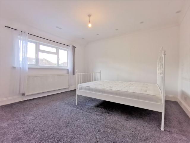 Stunning Detached House Iveagh Avenue, Hanger Lane