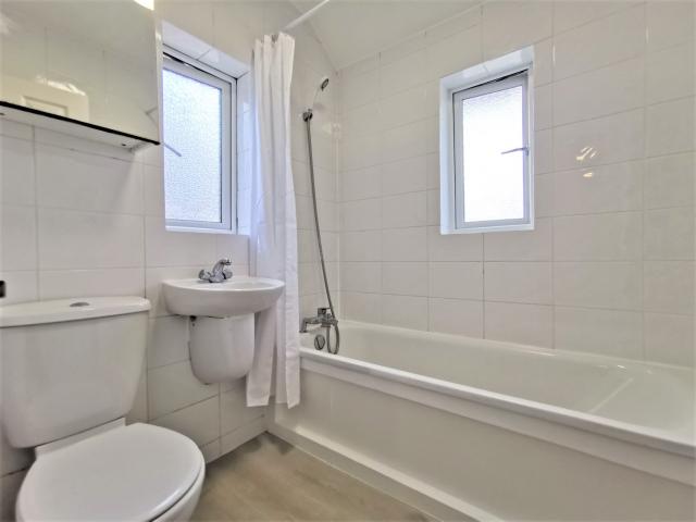 Stunning Detached House Iveagh Avenue, Hanger Lane