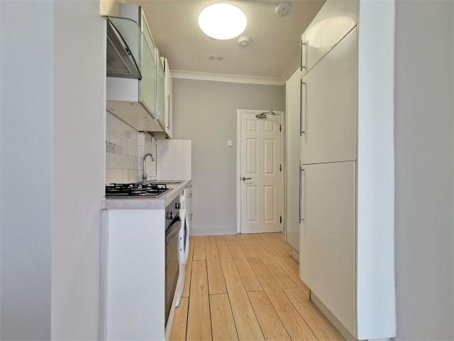 Stunning Detached House Iveagh Avenue, Hanger Lane