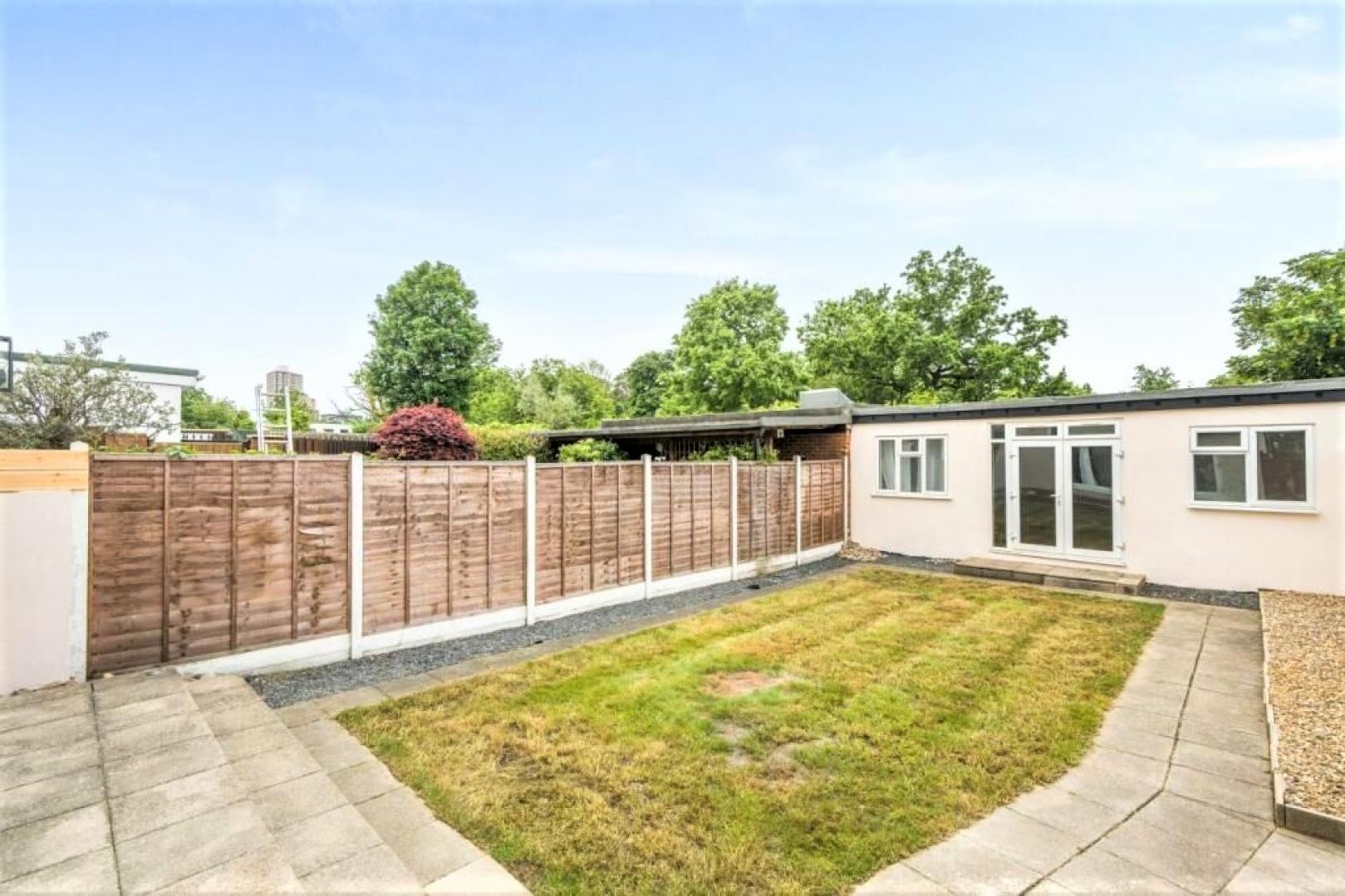 Stunning Detached House Iveagh Avenue, Hanger Lane