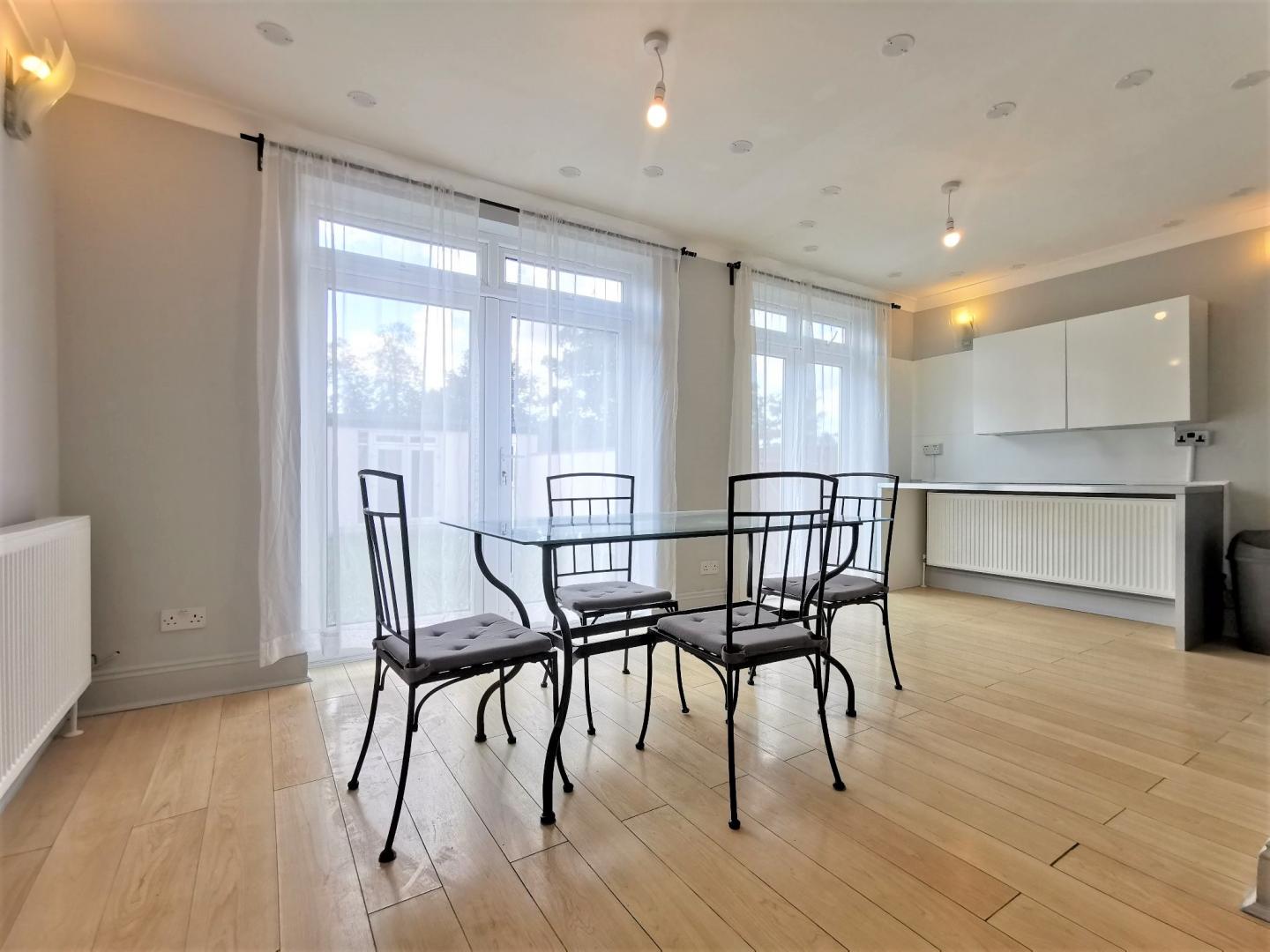 Stunning Detached House Iveagh Avenue, Hanger Lane