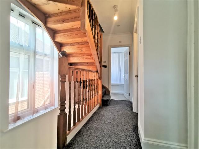 Stunning Detached House Iveagh Avenue, Hanger Lane