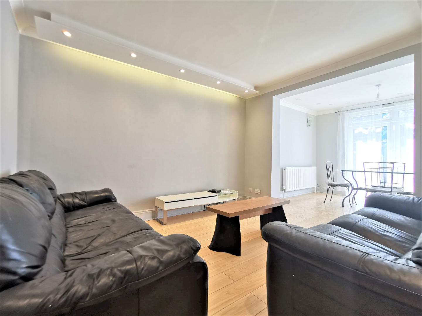 Stunning Detached House Iveagh Avenue, Hanger Lane