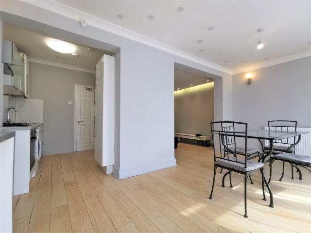 Stunning Detached House Iveagh Avenue, Hanger Lane