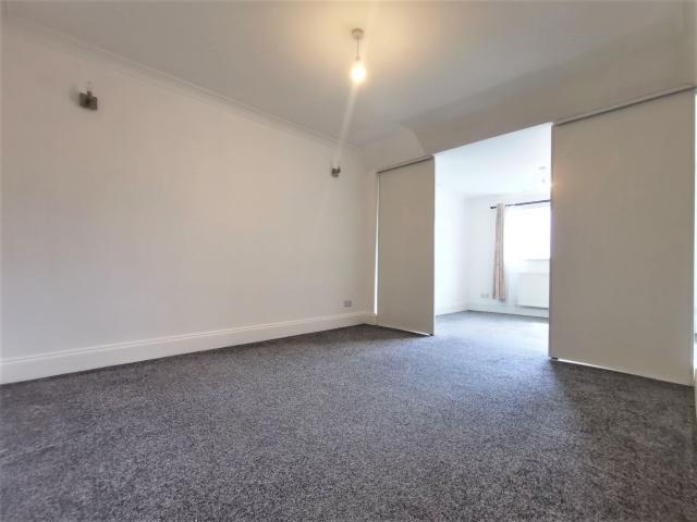 Stunning Detached House Iveagh Avenue, Hanger Lane