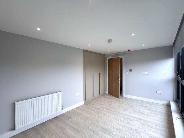 Modern Apartment High Road, Willesden Green