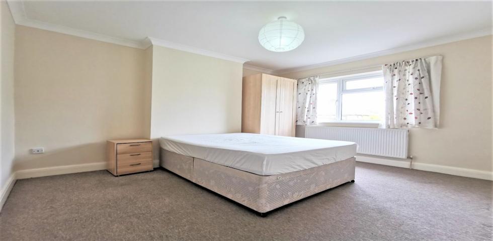 			4 Bedroom, 1 bath, 1 reception House			 Sherrick Green Road, DOLLIS HILL NW10