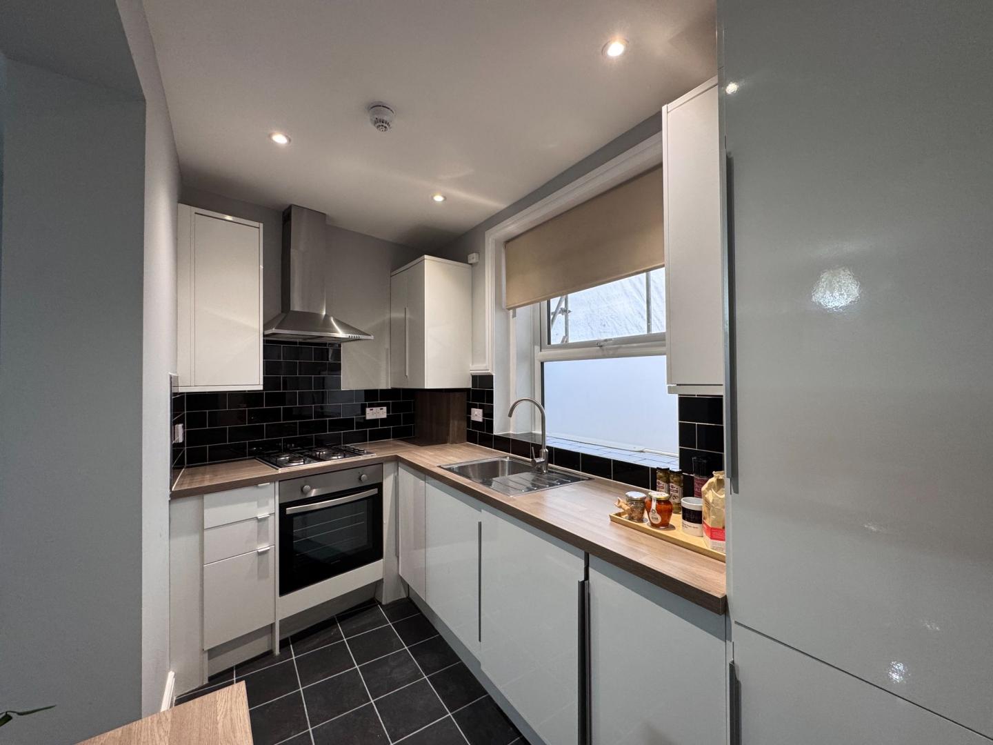 			1 Bedroom, 1 bath, 1 reception Flat			 High Road, Willesden Green