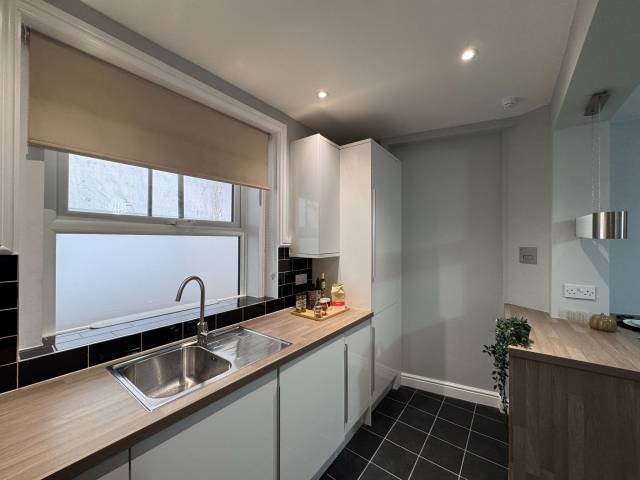 			1 Bedroom, 1 bath, 1 reception Flat			 High Road, Willesden Green