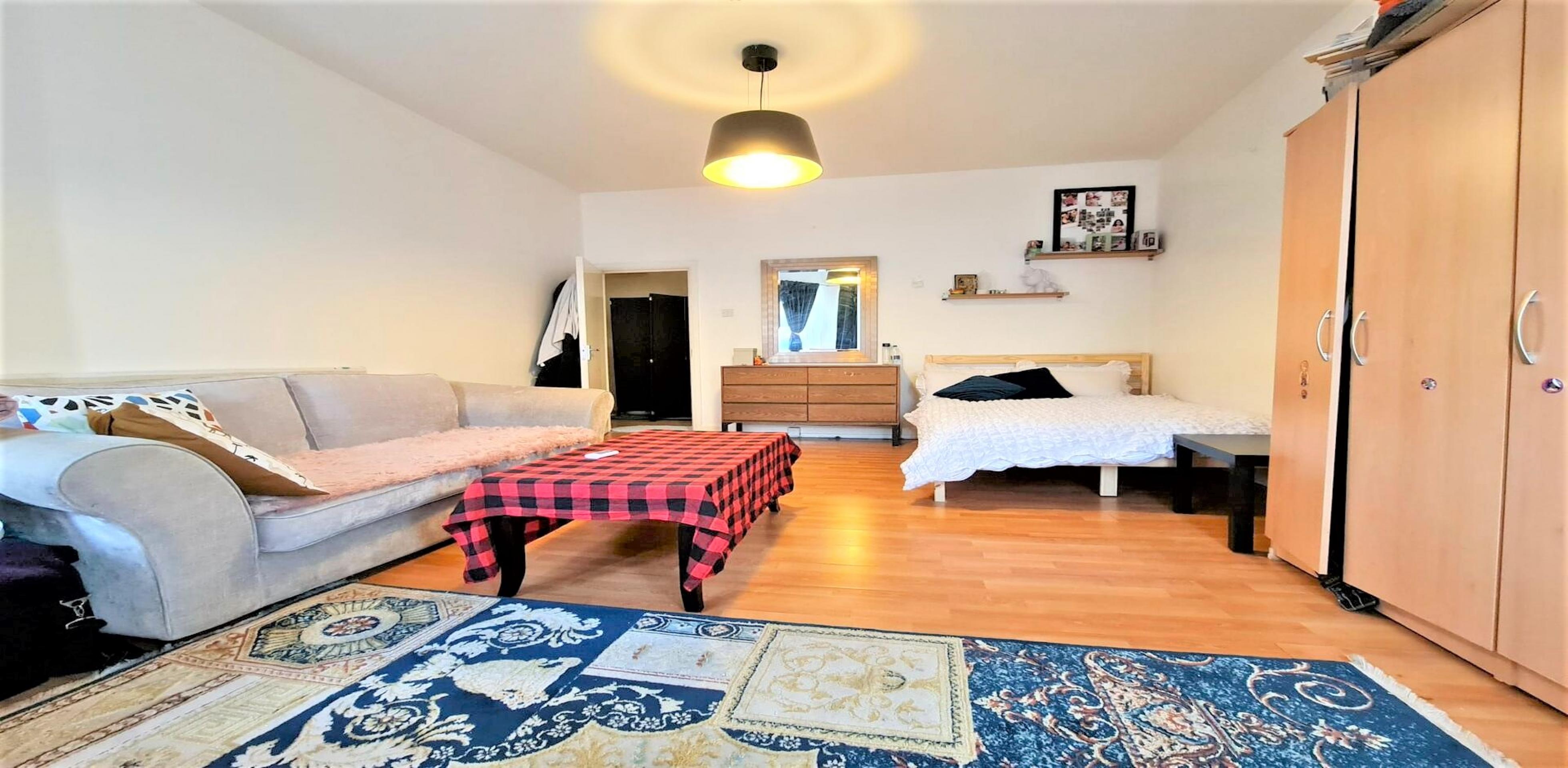 			VIEWINGS ARE HIGHLY RECOMMENDED!, Studio Apartment, 1 bath, 1 reception Flat			 Melrose Avenue, WILLESDEN GREEN NW2