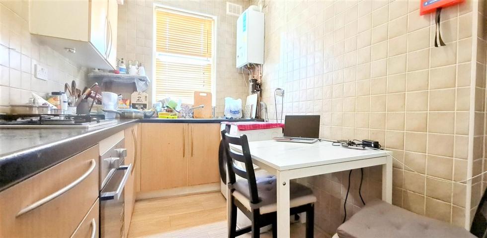 			VIEWINGS ARE HIGHLY RECOMMENDED!, Studio Apartment, 1 bath, 1 reception Flat			 Melrose Avenue, WILLESDEN GREEN