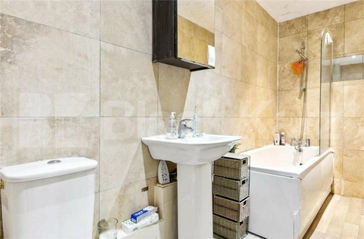 Bright and modern refurbished three double bedroom flat with garden space Hazellville Road, Archway