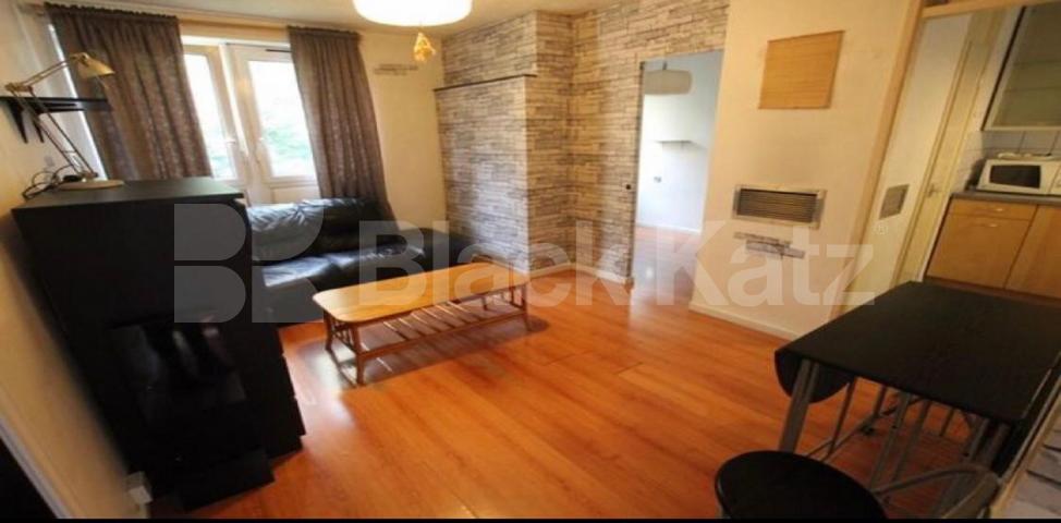 Redecorated double studio apartment located minutes from Burgess Park.  Hodister Close, Camberwell