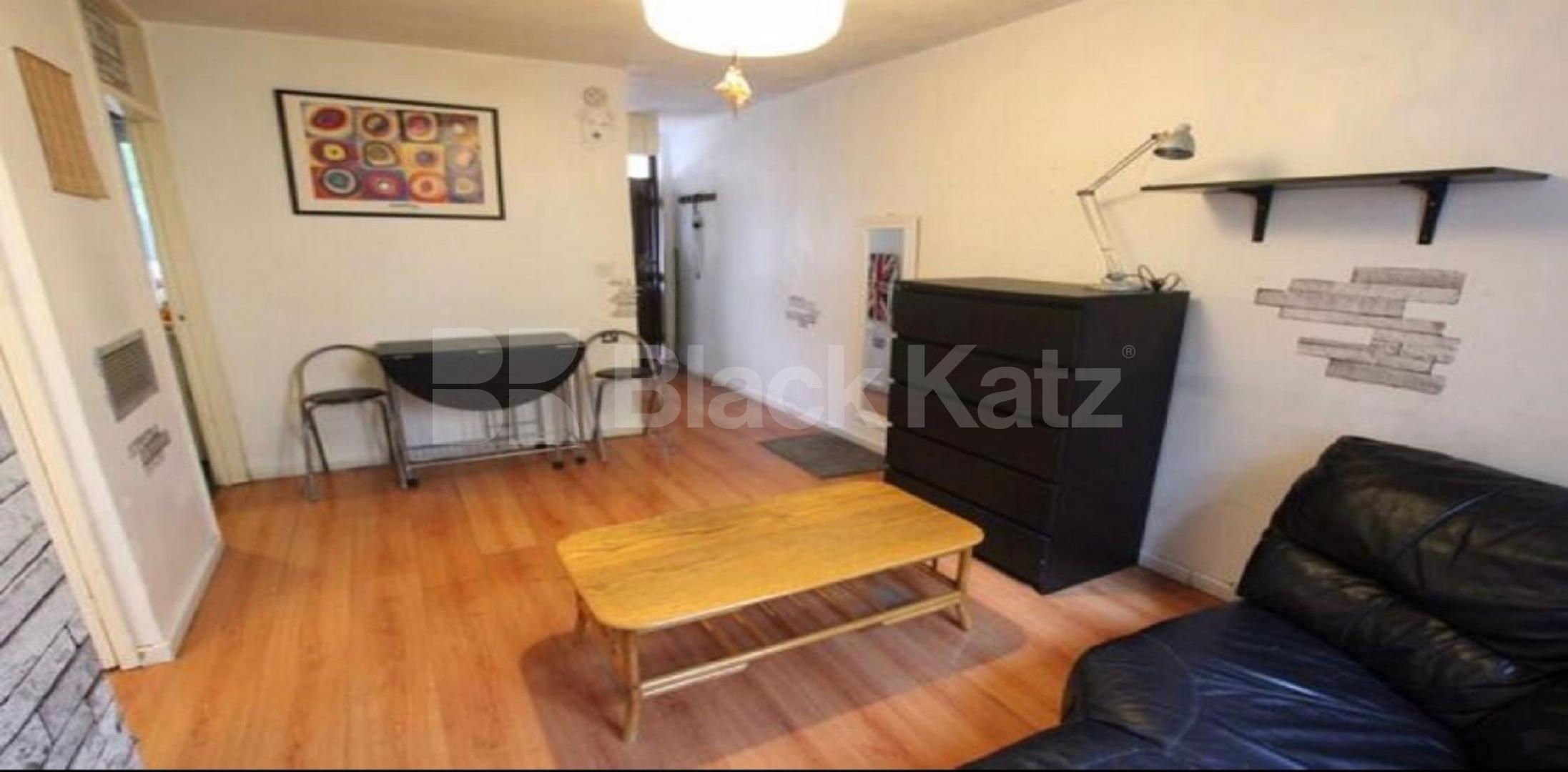 Redecorated double studio apartment located minutes from Burgess Park.  Hodister Close, Camberwell