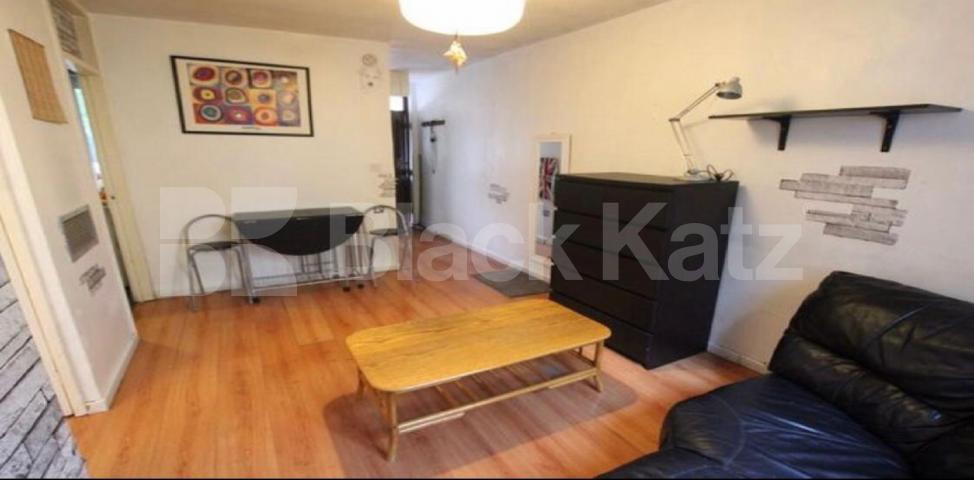 Redecorated double studio apartment located minutes from Burgess Park.  Hodister Close, Camberwell