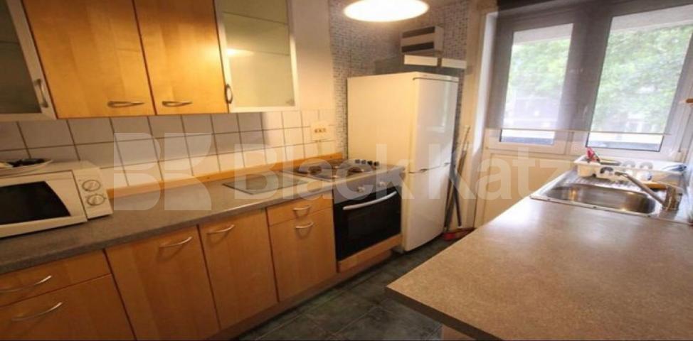 Redecorated double studio apartment located minutes from Burgess Park.  Hodister Close, Camberwell