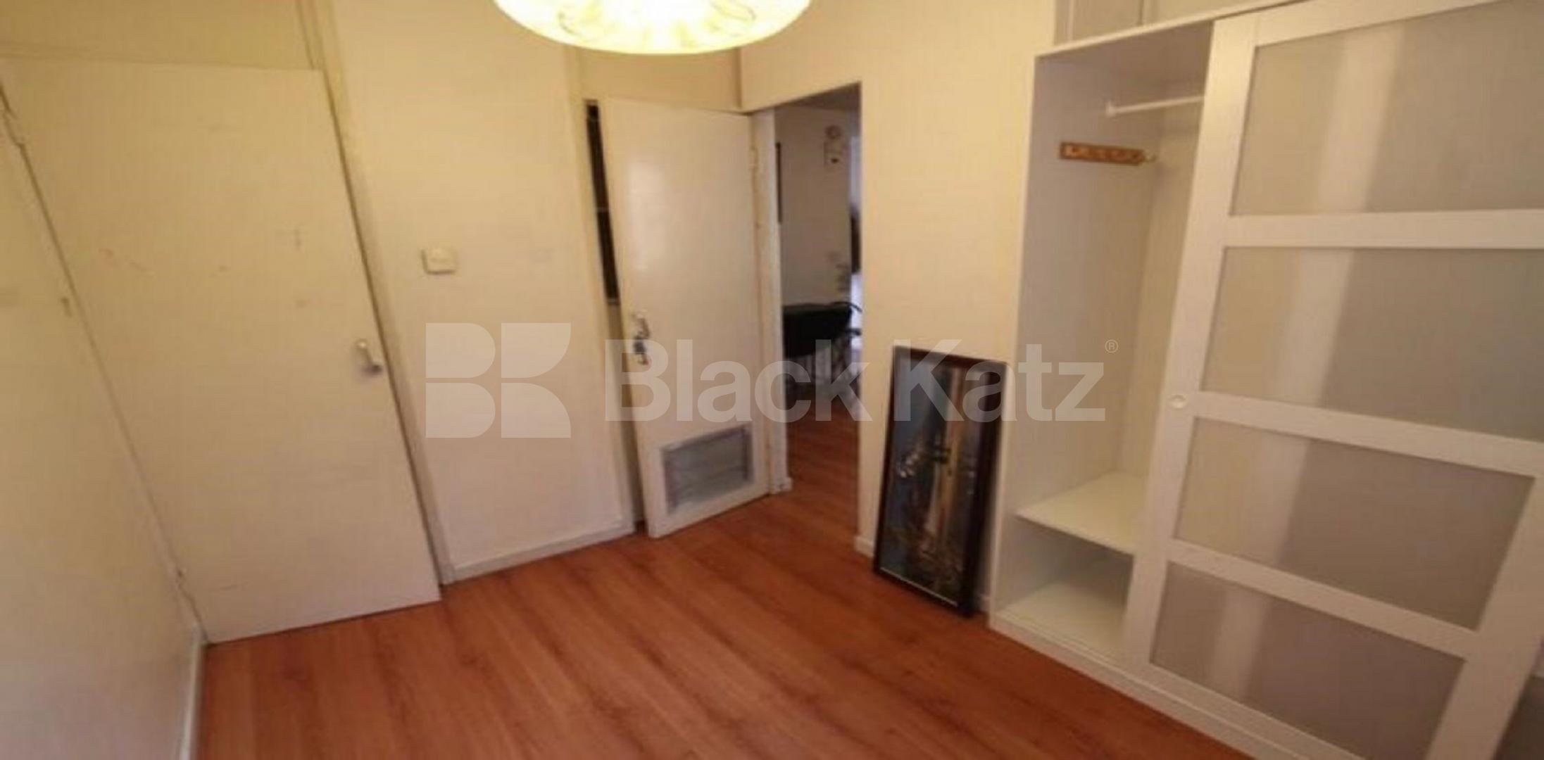 Redecorated double studio apartment located minutes from Burgess Park.  Hodister Close, Camberwell