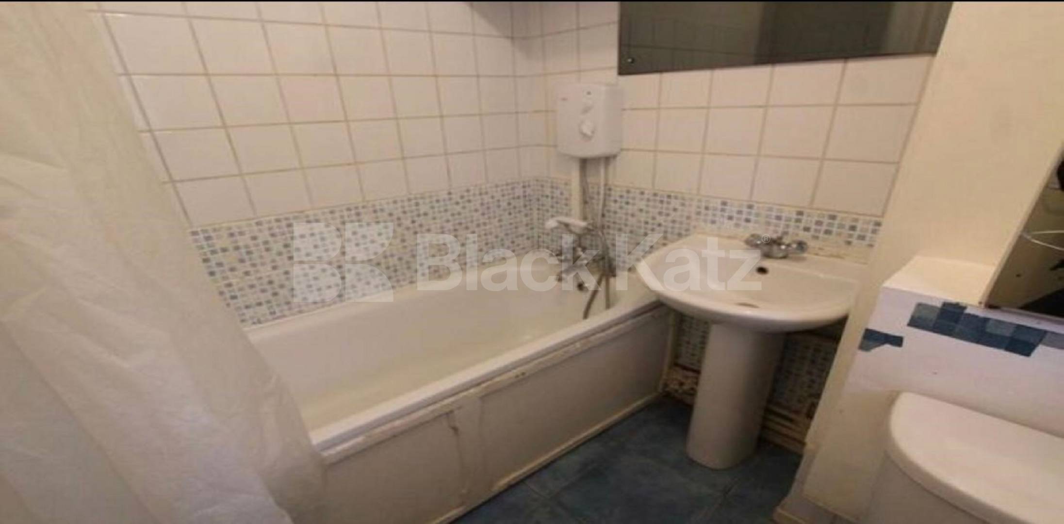 Redecorated double studio apartment located minutes from Burgess Park.  Hodister Close, Camberwell