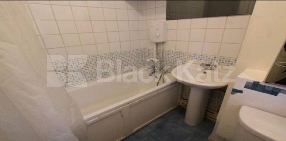 Redecorated double studio apartment located minutes from Burgess Park.  Hodister Close, Camberwell
