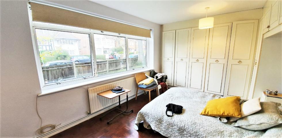 			2 Bedroom, 1 bath, 1 reception Flat			 Teignmouth Road, MAPESBURY CONSERVATION AREA