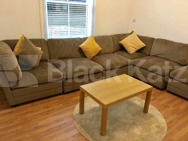 			NEW INSTRUCTION , 5 Bedroom, 1 bath, 1 reception Detached House			 Heathfield Road, Wandsworth/Earlsfield 