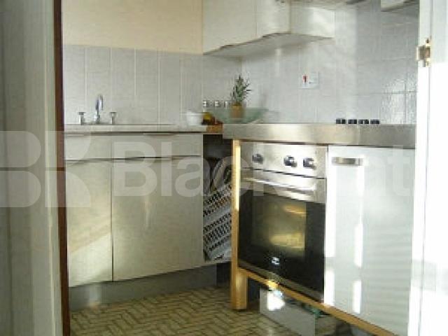 			2 Bedroom, 1 bath, 1 reception Apartment			 HEDDINGTON GROVE, Caledonian