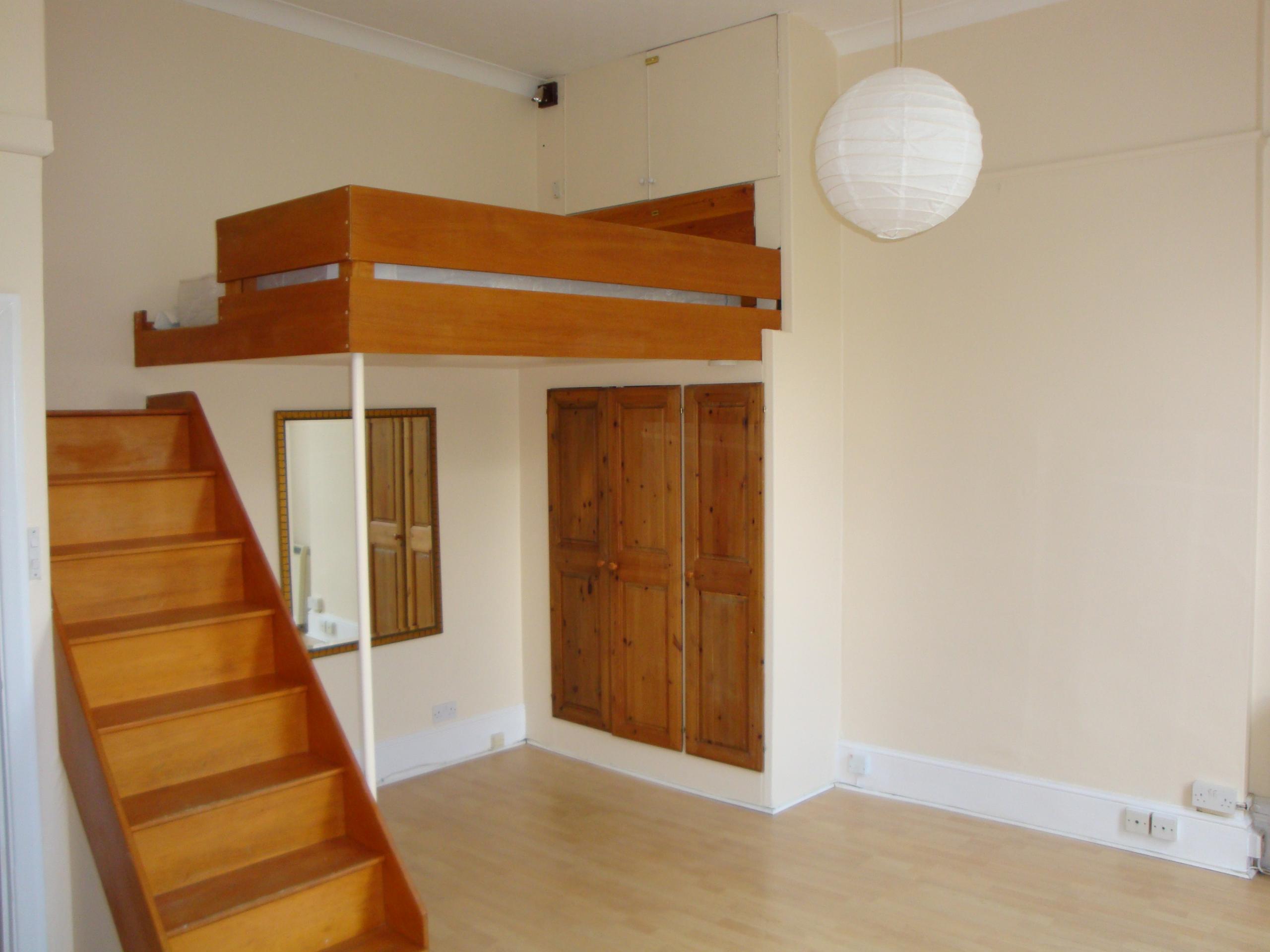 			LET, Studio Apartment, 1 bath, 1 reception Studio			 Hemstal Road, WEST HAMPSTEAD NW6