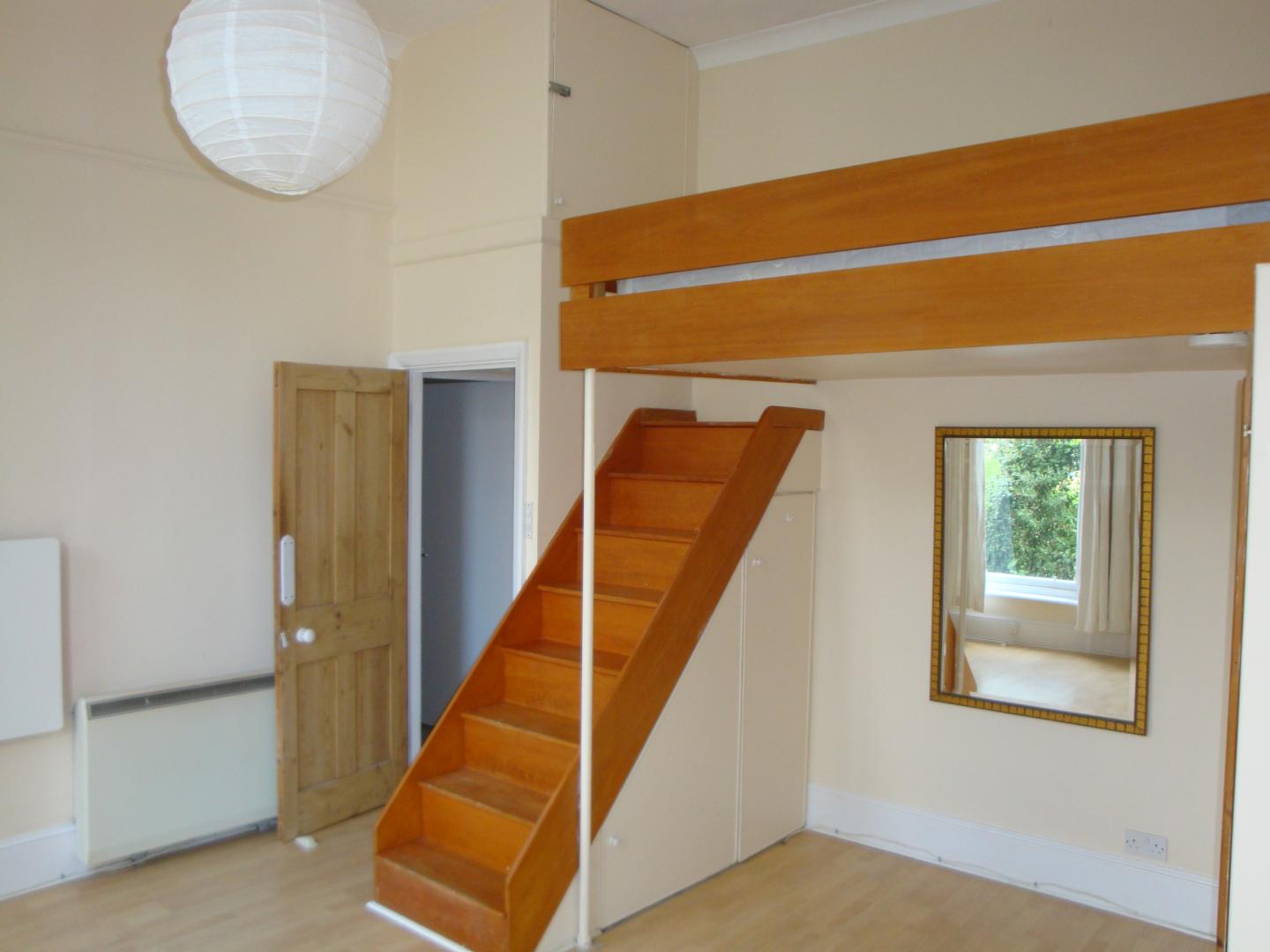 			LET, Studio Apartment, 1 bath, 1 reception Studio			 Hemstal Road, WEST HAMPSTEAD