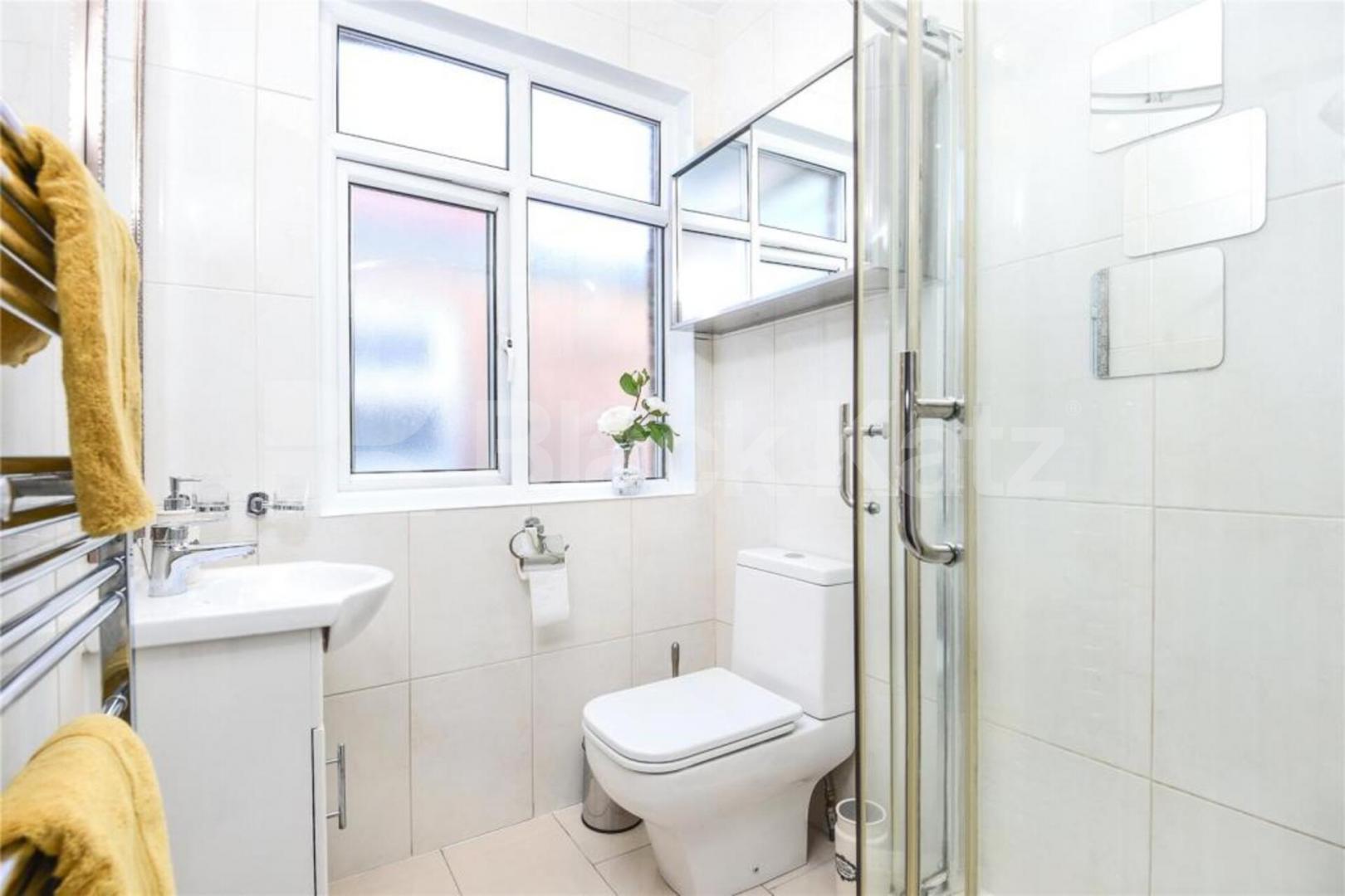 A fantastic and spacious five-bedroom mid-terrace house Hermitage Road, Harringay