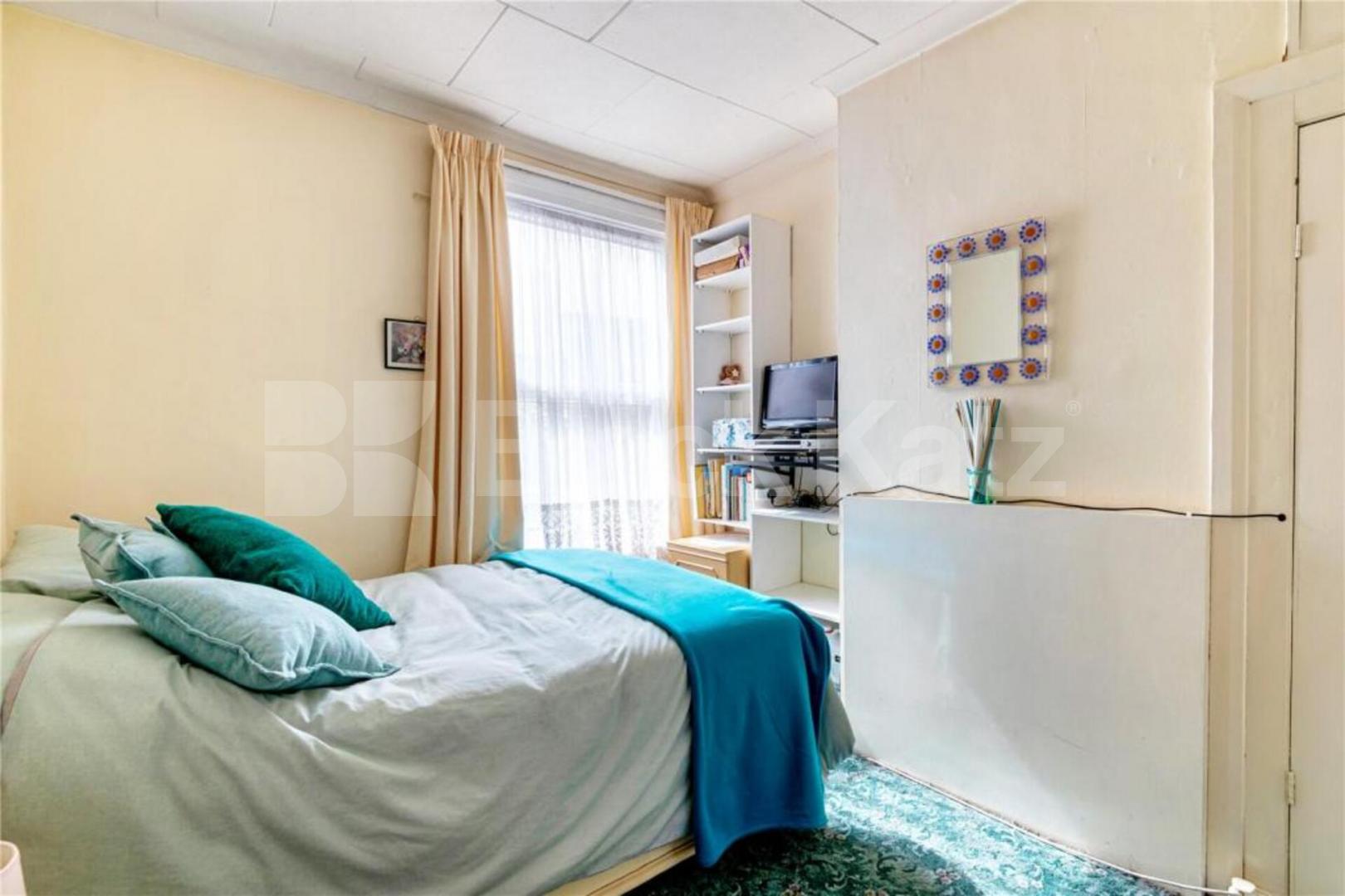 A fantastic and spacious five-bedroom mid-terrace house Hermitage Road, Harringay