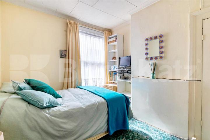 A fantastic and spacious five-bedroom mid-terrace house Hermitage Road, Harringay