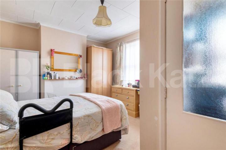 A fantastic and spacious five-bedroom mid-terrace house Hermitage Road, Harringay