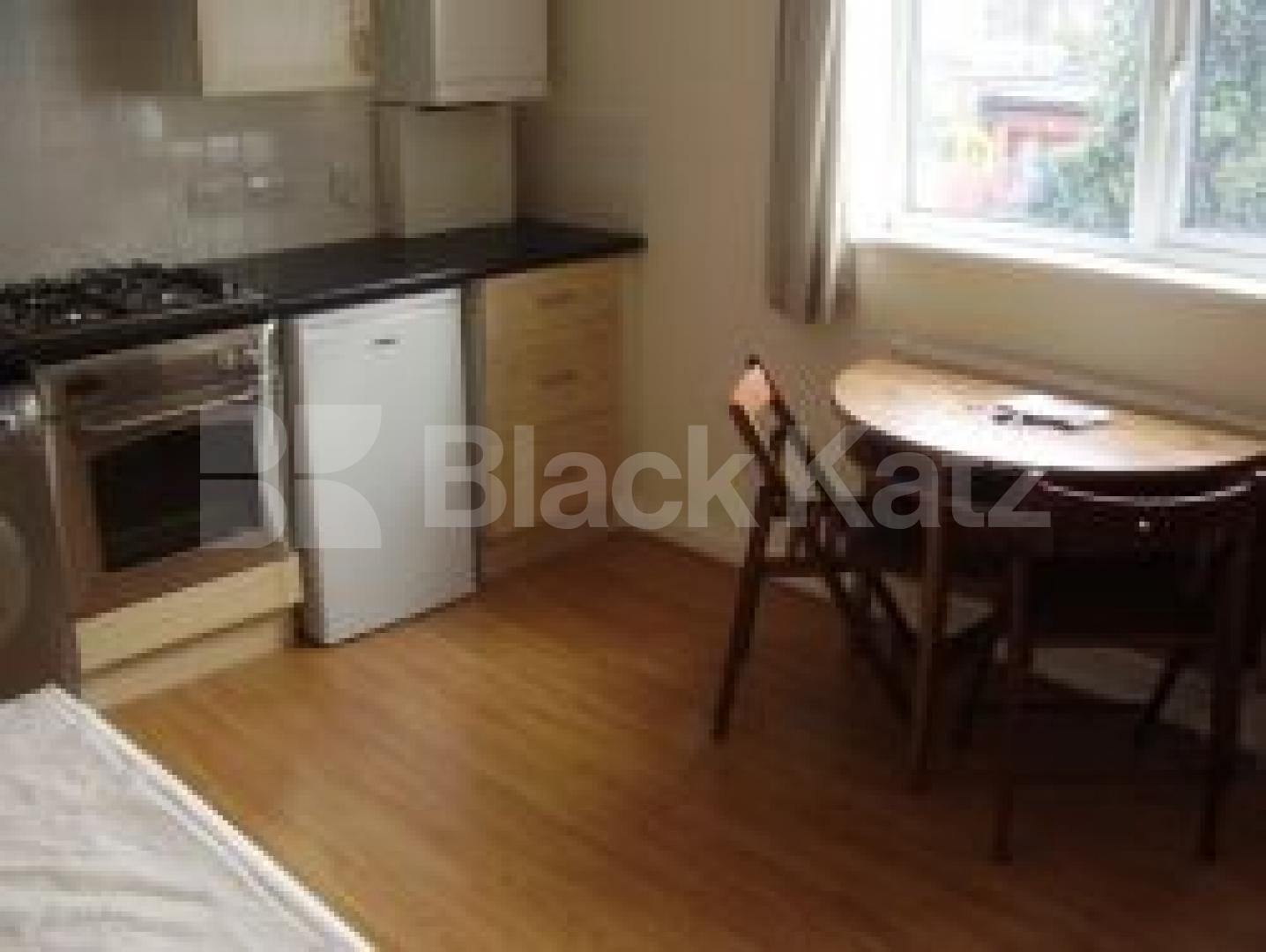 			Studio Apartment, 1 bath, 1 reception Flat			 Hermitage Road, FINSBURY PARK N4
