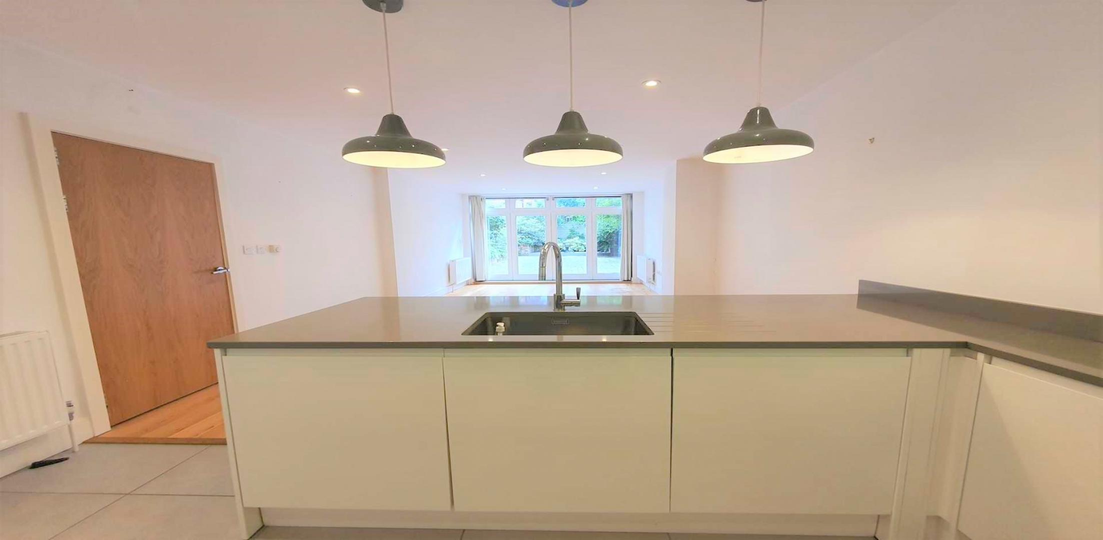 			2 Bedroom, 2 bath, 1 reception Flat			 Broadhurst Gardens, WEST HAMPSTEAD/FINCHLEY ROAD