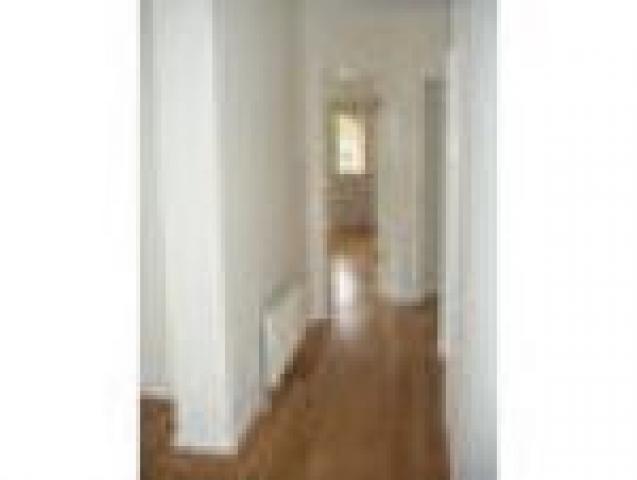 			MOMENTS TO HAMPSTEAD HEATH, 3 Bedroom, 1 bath, 1 reception Flat			 South End Close, HAMPSTEAD HEATH