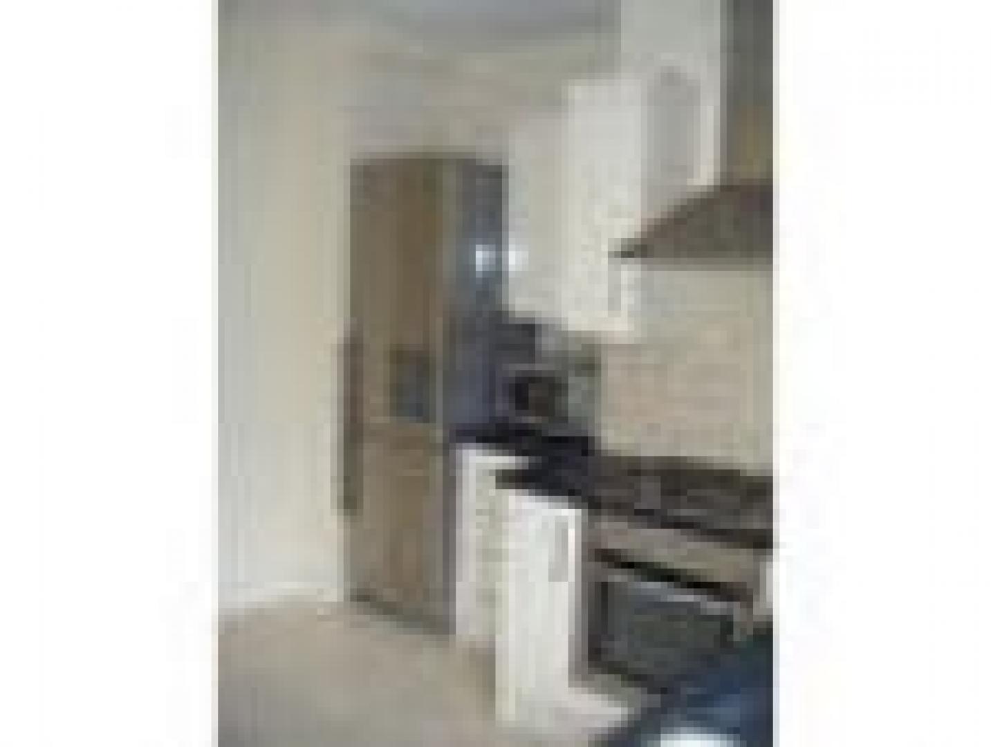 			MOMENTS TO HAMPSTEAD HEATH, 3 Bedroom, 1 bath, 1 reception Flat			 South End Close, HAMPSTEAD HEATH