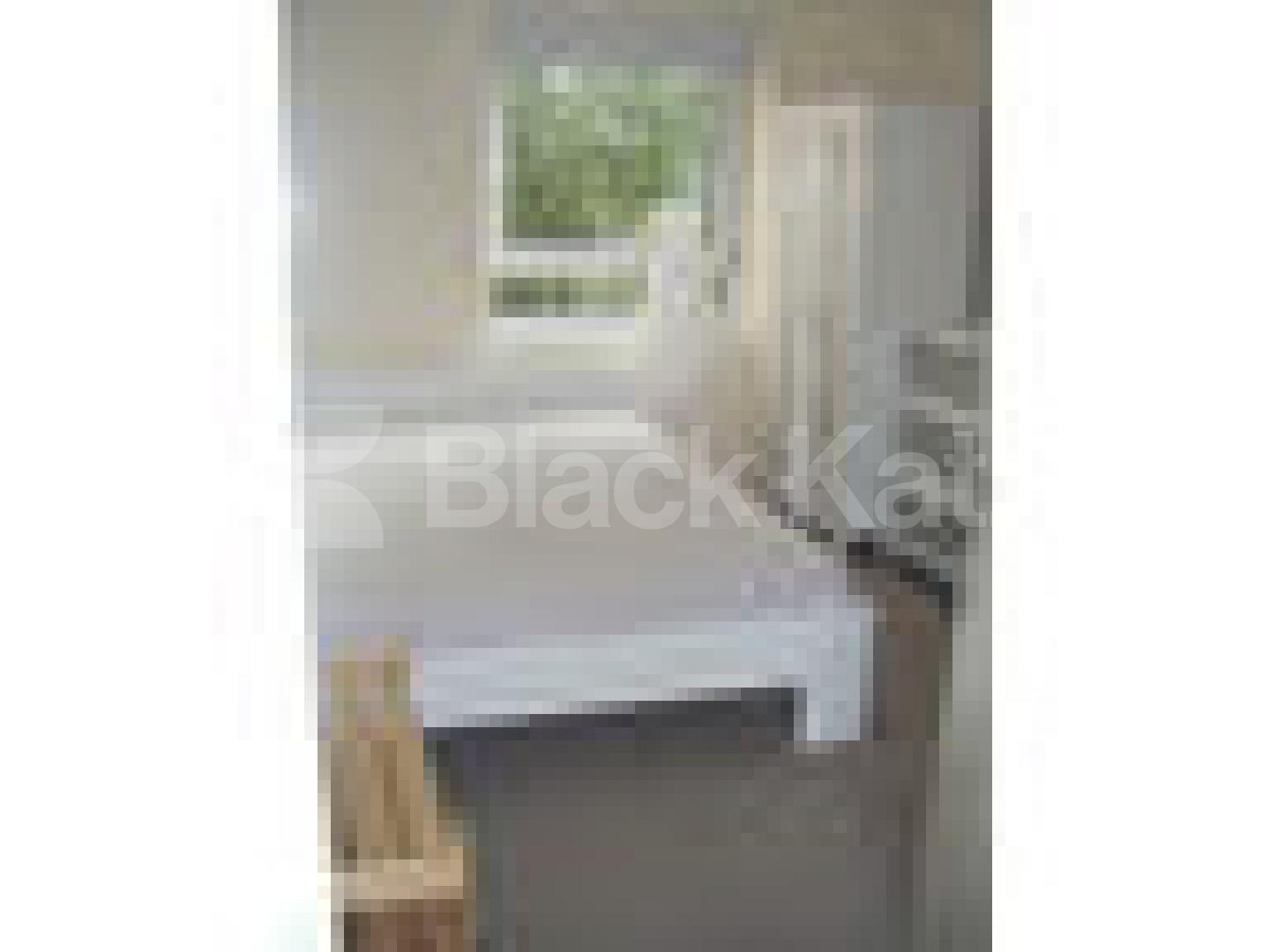 			Stones throw to Heath, 3 Bedroom, 1 bath, 1 reception Flat			 South End Close, HAMPSTEAD