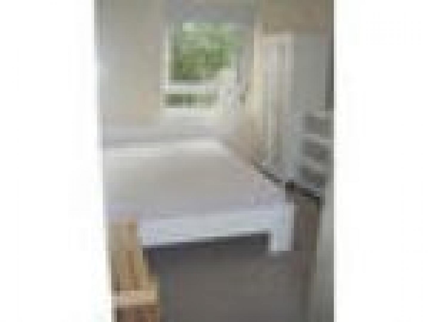 			MOMENTS TO HAMPSTEAD HEATH, 3 Bedroom, 1 bath, 1 reception Flat			 South End Close, HAMPSTEAD HEATH