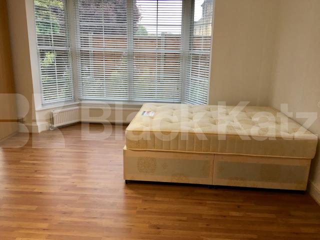 			NEW INSTRUCTION , 5 Bedroom, 1 bath, 1 reception Detached House			 Heathfield Road, Wandsworth/Earlsfield 