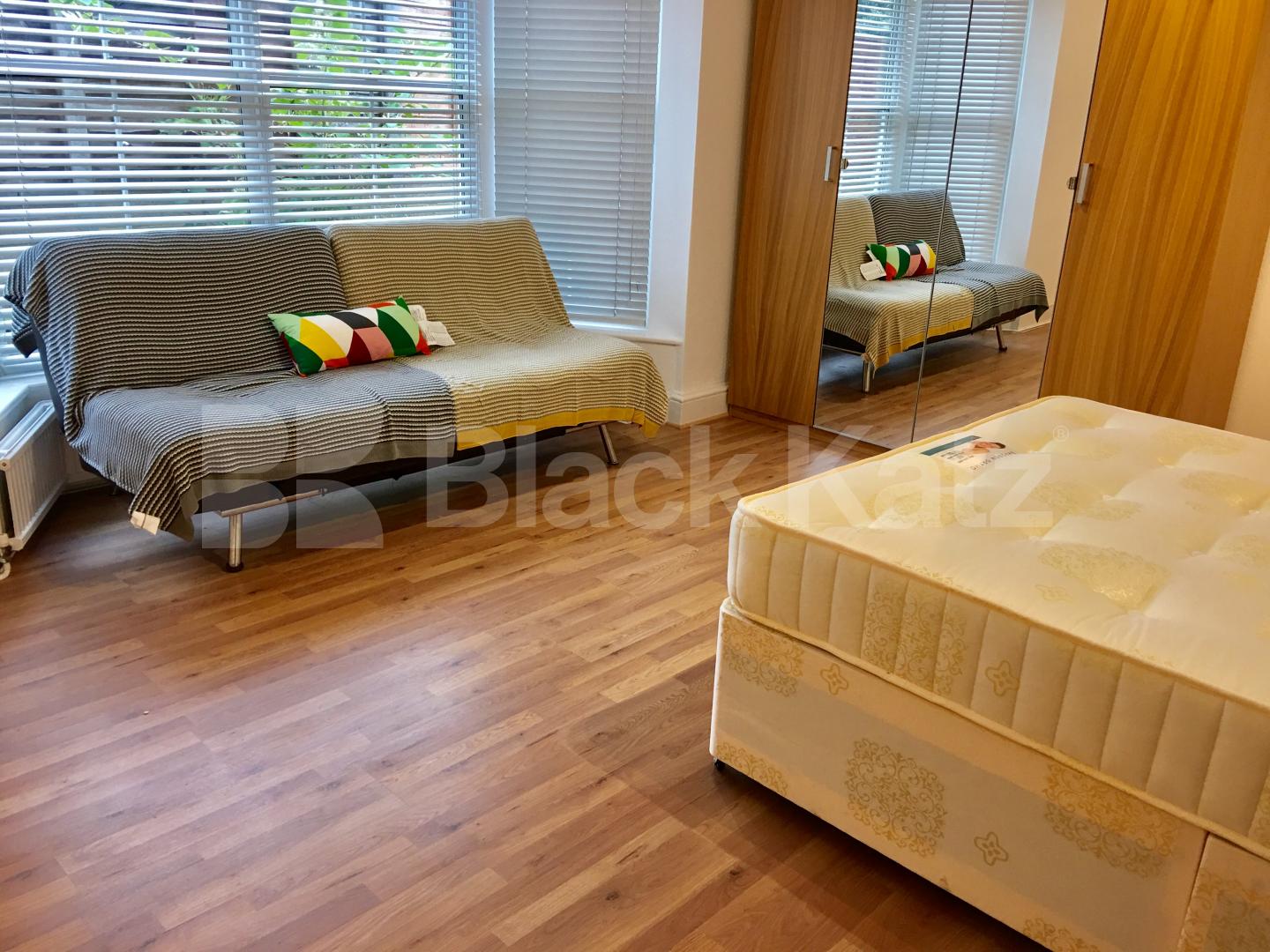 			NEW INSTRUCTION , 5 Bedroom, 1 bath, 1 reception Detached House			 Heathfield Road, Wandsworth/Earlsfield 