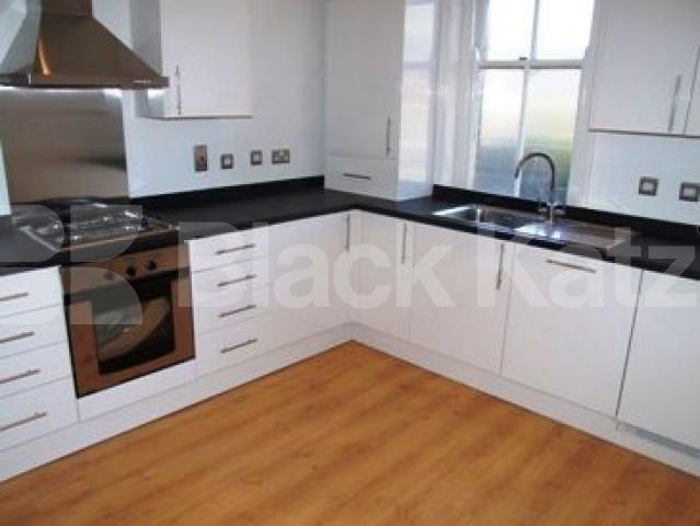 			NEW ON THE MARKET!!!, 3 Bedroom, 1 bath, 1 reception Flat			 Jacksons Lane, HIGHGATE