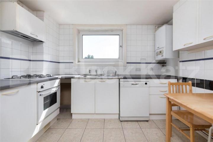 one-bedroom apartment offers modern living in a charming North London setting Hilldrop Crescent, Camden Borders 