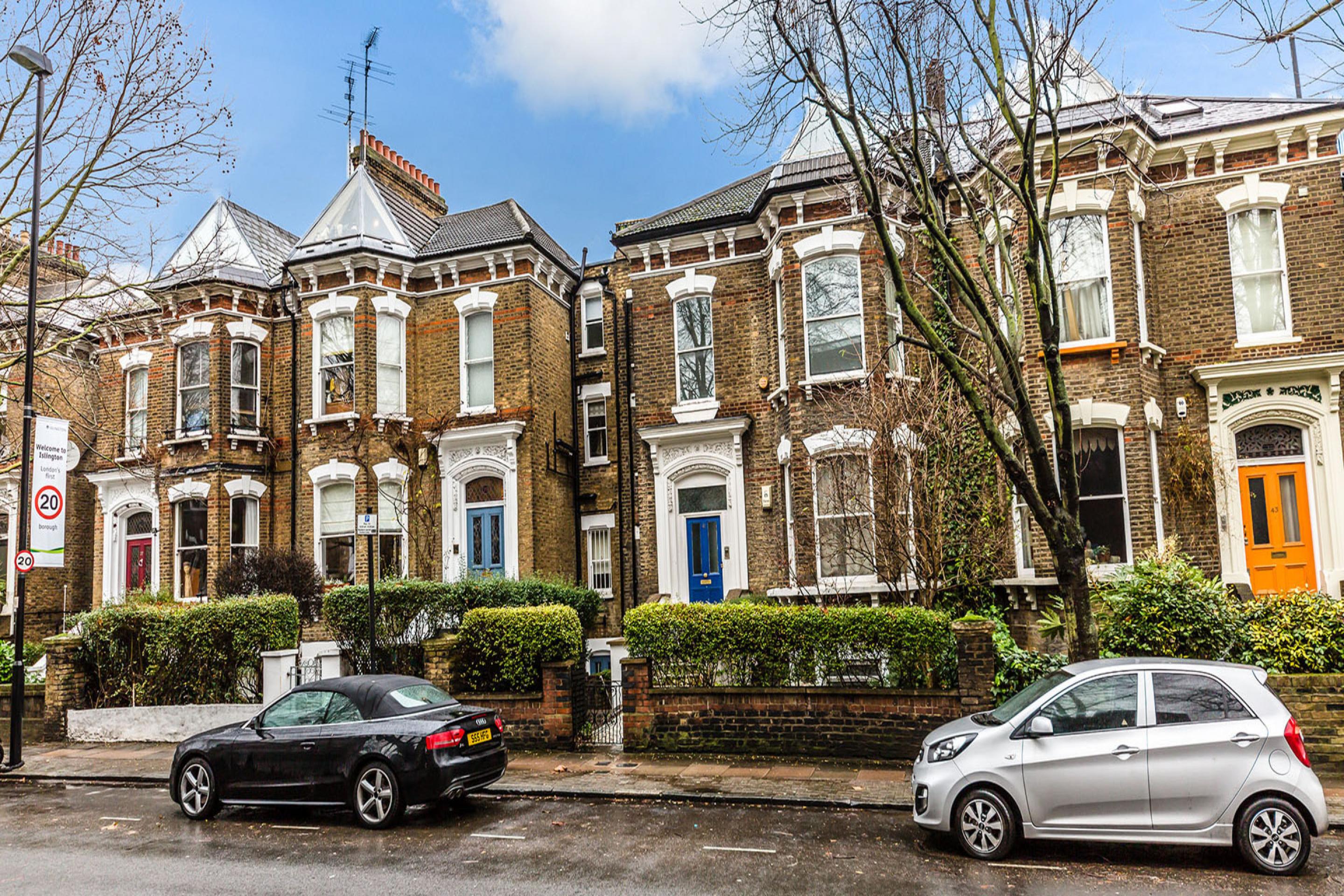 Spacious three double bedroom property set in a period conversion Hillmarton Road, Islington N7