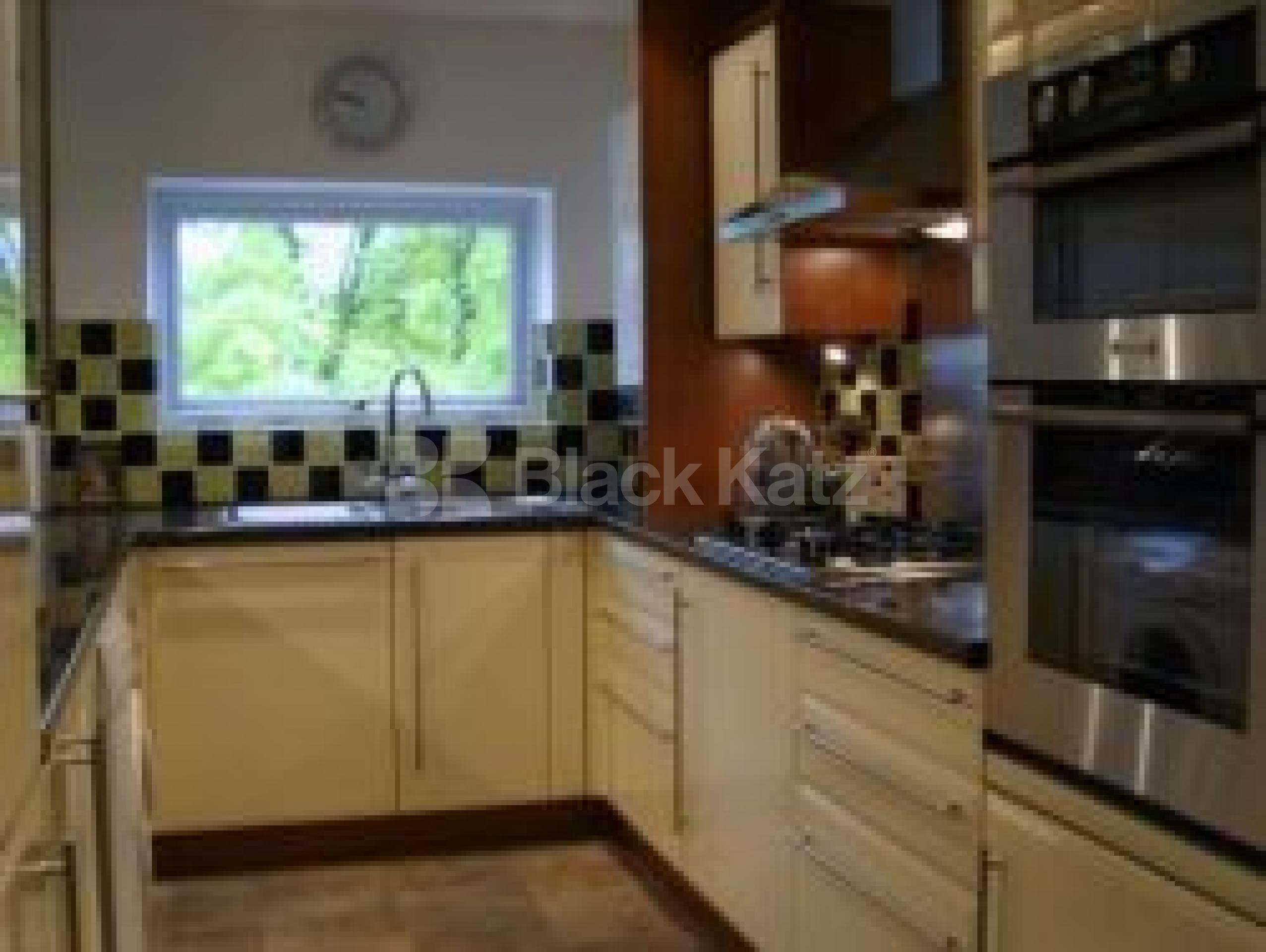 			2 Bedroom, 1 bath, 1 reception Flat			 Hillside Avenue, FRIERN BARNET N11 N11