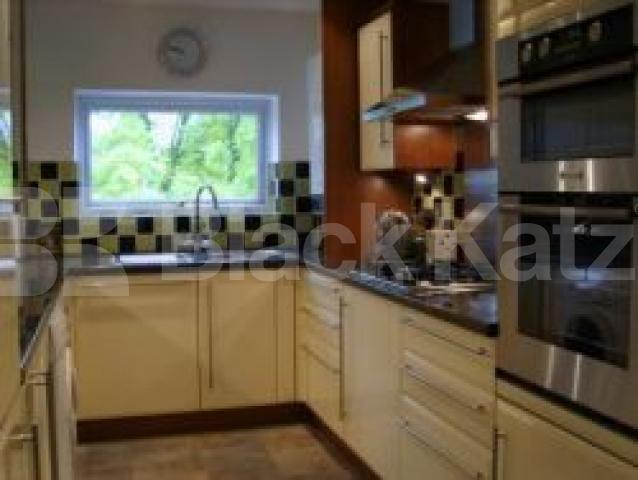 			2 Bedroom, 1 bath, 1 reception Flat			 Hillside Avenue, FRIERN BARNET N11