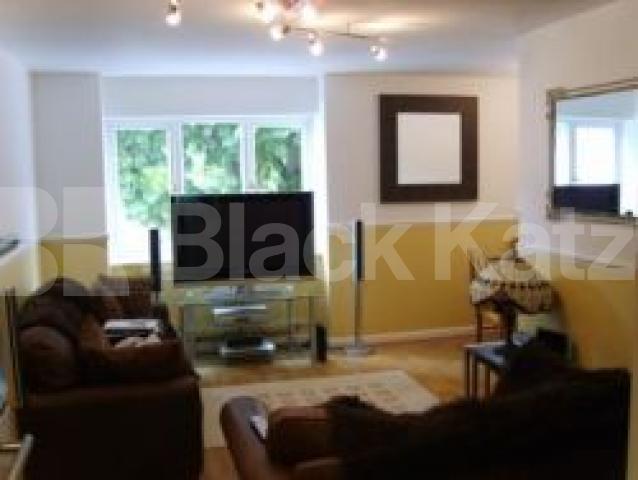 			2 Bedroom, 1 bath, 1 reception Flat			 Hillside Avenue, FRIERN BARNET N11