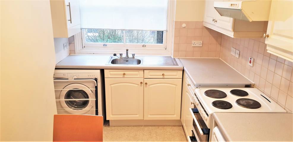 			WATER RATES INCLUDED, 1 Bedroom, 1 bath, 1 reception Flat			 Glenmore Road, BELSIZE PARK