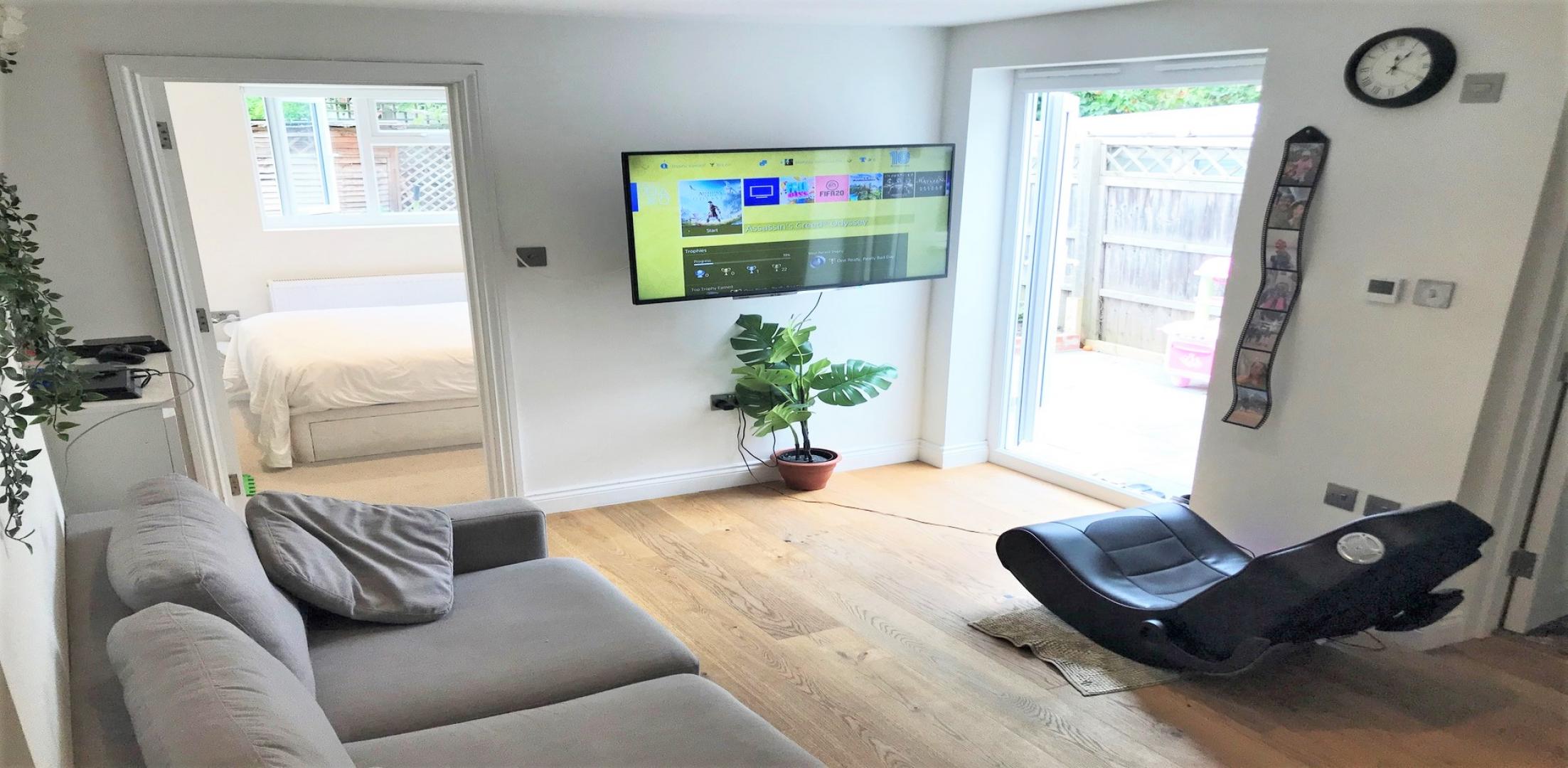 			PRIVATE GARDEN, 1 Bedroom, 1 bath, 1 reception Ground Floor Flat			 Agamemnon Road, WEST HAMPSTEAD