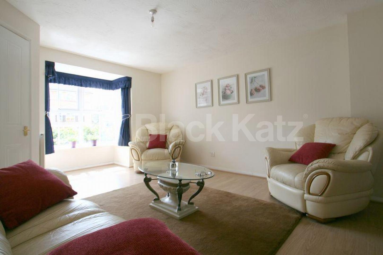 			Amazing House, 3 Bedroom, 1 bath, 1 reception Detached House			 Cheddar Close, FRIERN BARNET