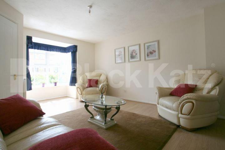 			Amazing House, 3 Bedroom, 1 bath, 1 reception Detached House			 Cheddar Close, FRIERN BARNET